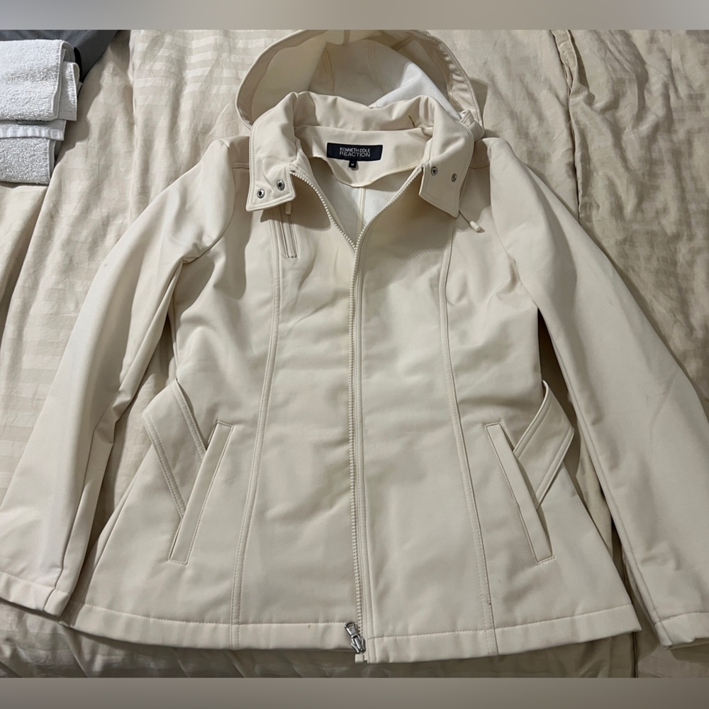 Lady’s Kenneth Cole Rain Coat M